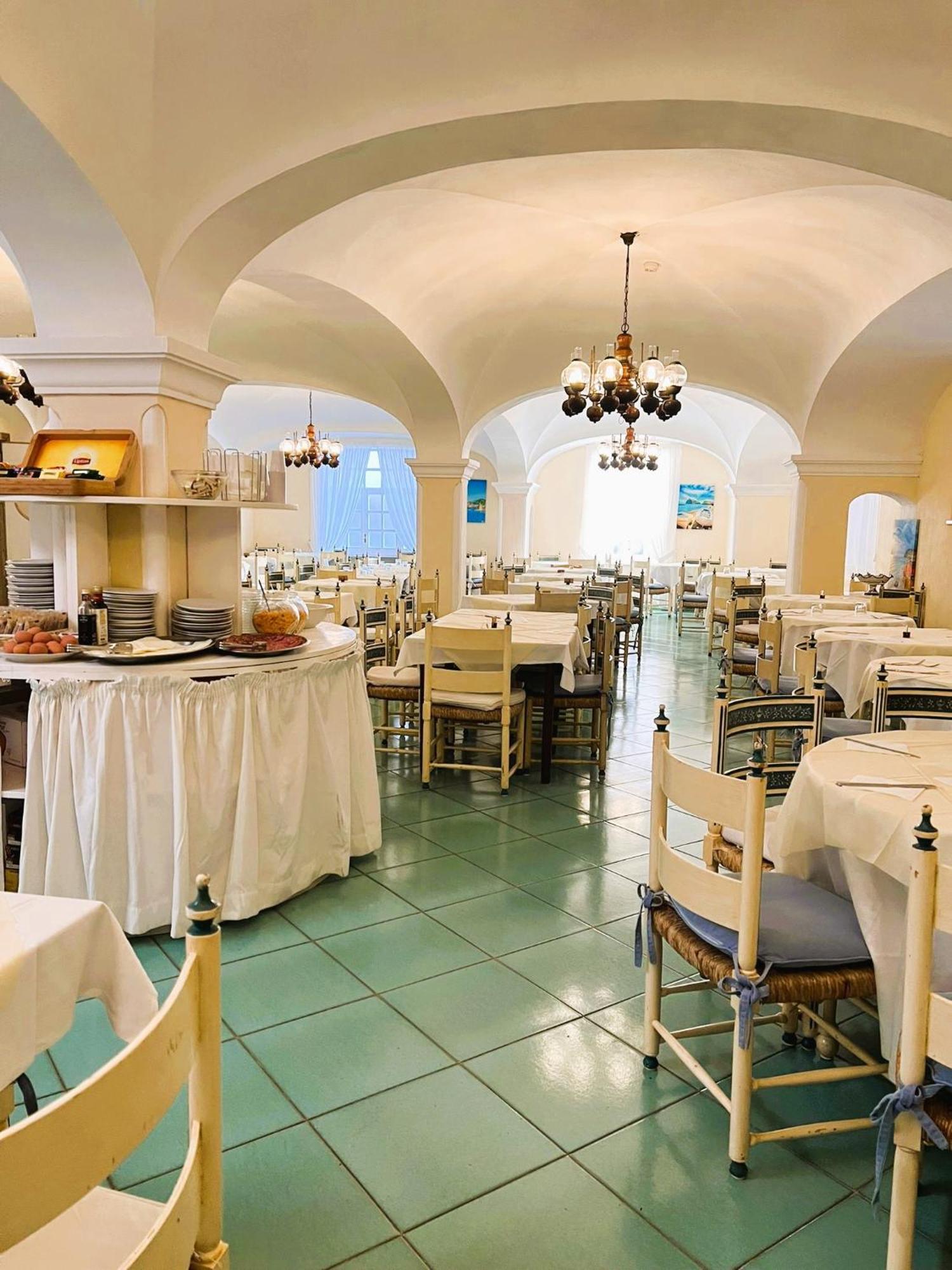 ホテル Av Club Terme Colella Forio di Ischia エクステリア 写真